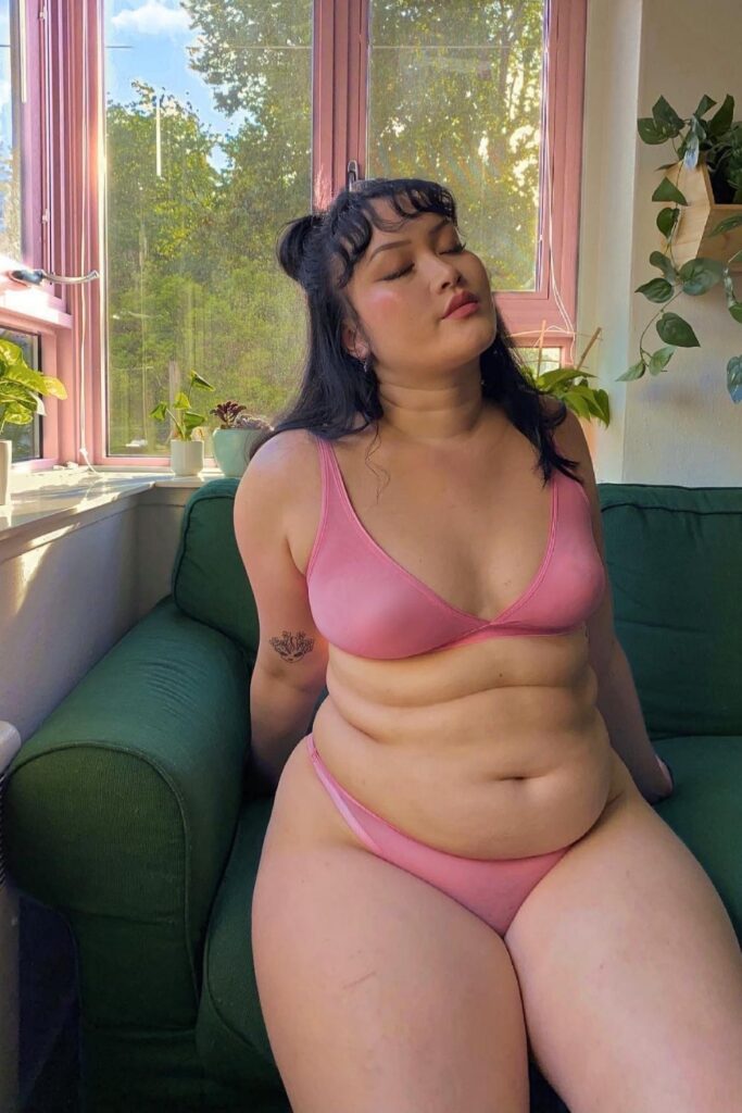 Inclusivity is sexy. Everybody deserves to show off and every body deserves to be shown off. And these sustainable plus size lingerie brands have the goods to make ALL women feel amazing. Image by Parade #plussizelingerie #plussizelingeriebrands #affordableplussizelingerie #topplussizelingerie #plussizesexylingerie