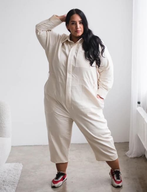 7 Plus-Size Linen Clothing Brands For The Perfect Eco Flax-Fit Image by Sotela #plussizelinenclothing #plussizewomenslinenclothing #plussizelinendresses #plussizelinenpants #plussizelinentops #linenclothingplussize #sustainablejungle