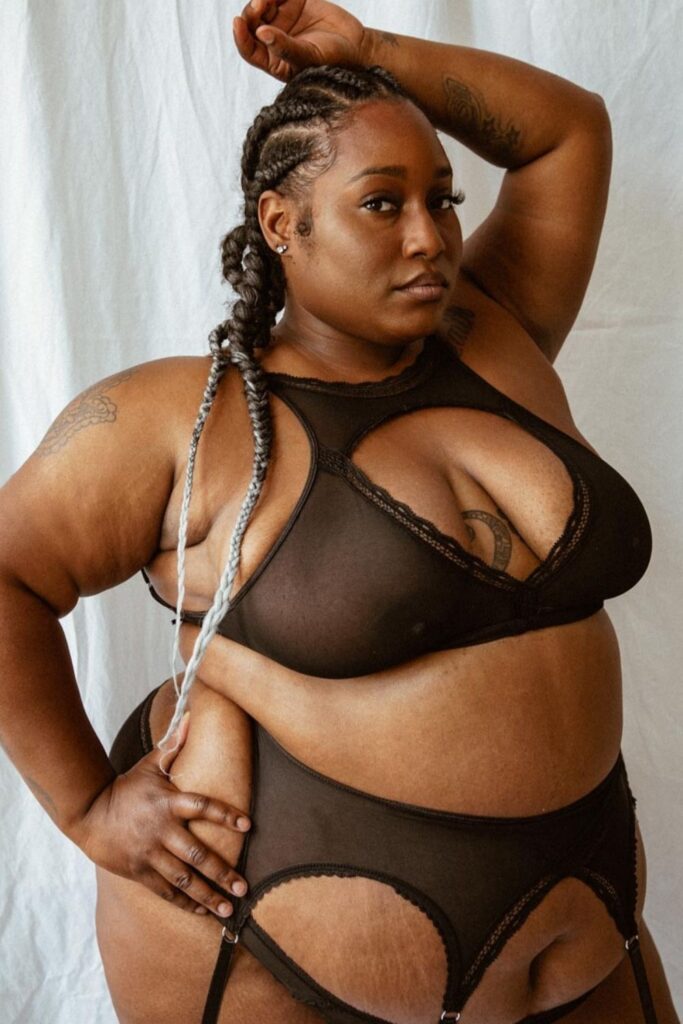 Inclusivity is sexy. Everybody deserves to show off and every body deserves to be shown off. And these sustainable plus size lingerie brands have the goods to make ALL women feel amazing. Image by Use Surana #plussizelingerie #plussizelingeriebrands #affordableplussizelingerie #topplussizelingerie #plussizesexylingerie