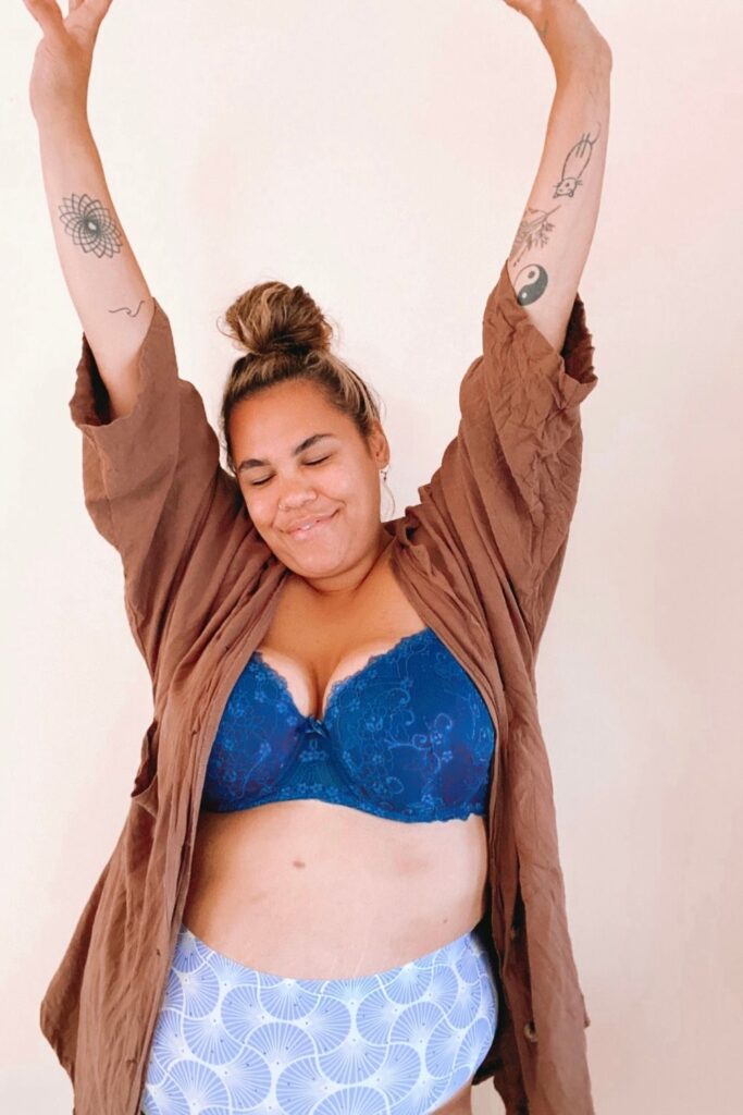 Inclusivity is sexy. Everybody deserves to show off and every body deserves to be shown off. And these sustainable plus size lingerie brands have the goods to make ALL women feel amazing. Image by Modi Bodis #plussizelingerie #plussizelingeriebrands #affordableplussizelingerie #topplussizelingerie #plussizesexylingerie