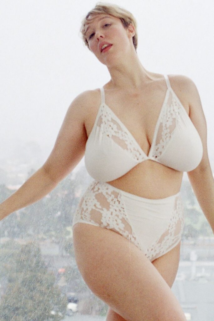 Inclusivity is sexy. Everybody deserves to show off and every body deserves to be shown off. And these sustainable plus size lingerie brands have the goods to make ALL women feel amazing. Image by JBC Lingerie #plussizelingerie #plussizelingeriebrands #affordableplussizelingerie #topplussizelingerie #plussizesexylingerie