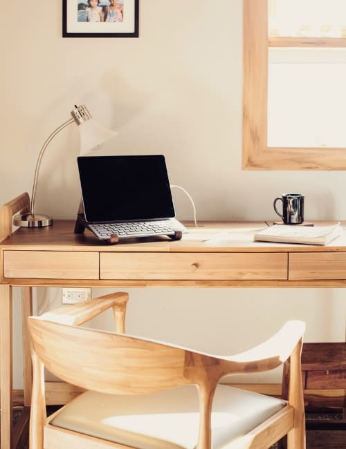 The 7 Best Eco-Friendly Desks For A Healthier And More Sustainable Work Environment Images by Masaya Co #ecofriendlydesks #ecofriendlystandingdesks #sustainabledesks #sustainablewooddesk #sustainableofficedesks #ecofriendlydeskmaterials #sustainablejungle