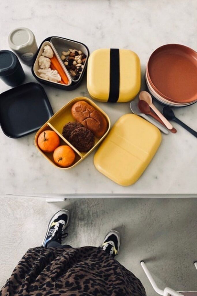 Lunch is served! We have rounded up some of the best eco friendly lunch bags and boxes we could find and are serving them up on a neat little platter just for you. Image by Ekobo #ecofriendlylunchbags #ecofriendlylunchboxes #sustainablejungle