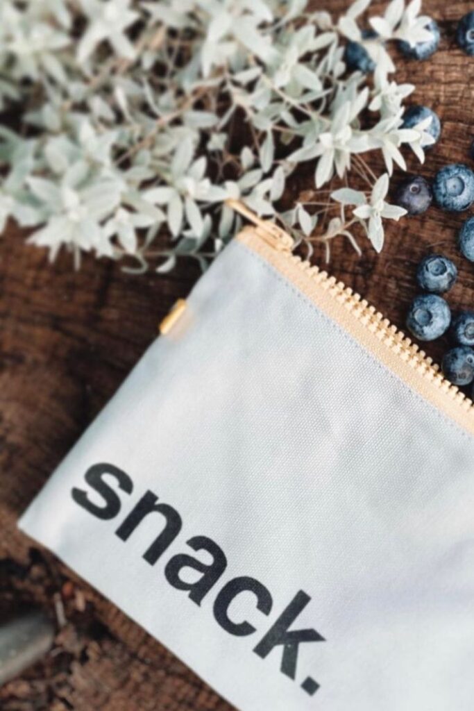 Lunch is served! We have rounded up some of the best eco friendly lunch bags and boxes we could find and are serving them up on a neat little platter just for you. Image by Fluf #ecofriendlylunchbags #ecofriendlylunchboxes #sustainablejungle