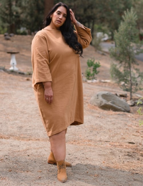 7 Plus-Size Linen Clothing Brands For The Perfect Eco Flax-FitImage by Sotela#plussizelinenclothing #plussizewomenslinenclothing #plussizelinendresses #plussizelinenpants #plussizelinentops #linenclothingplussize #sustainablejungle