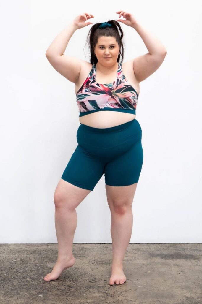 Are you ready to get sweaty and swol with this list of ethical and sustainable activewear?! You can achieve a 5K PR while also learning how to avoid fast fashion… Image by Elle Evans #sustainableactivewear #ethicalactivewear #sustainablejungle