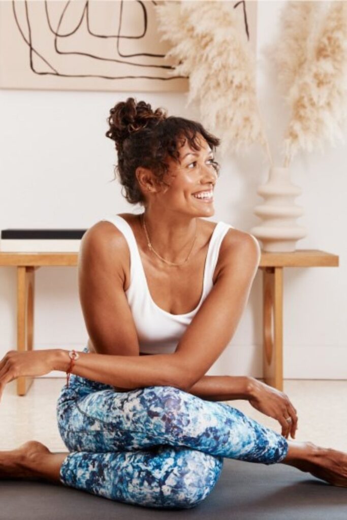 Are you ready to get sweaty and swol with this list of ethical and sustainable activewear?! You can achieve a 5K PR while also learning how to avoid fast fashion… Image by Manduka #sustainableactivewear #ethicalactivewear #sustainablejungle