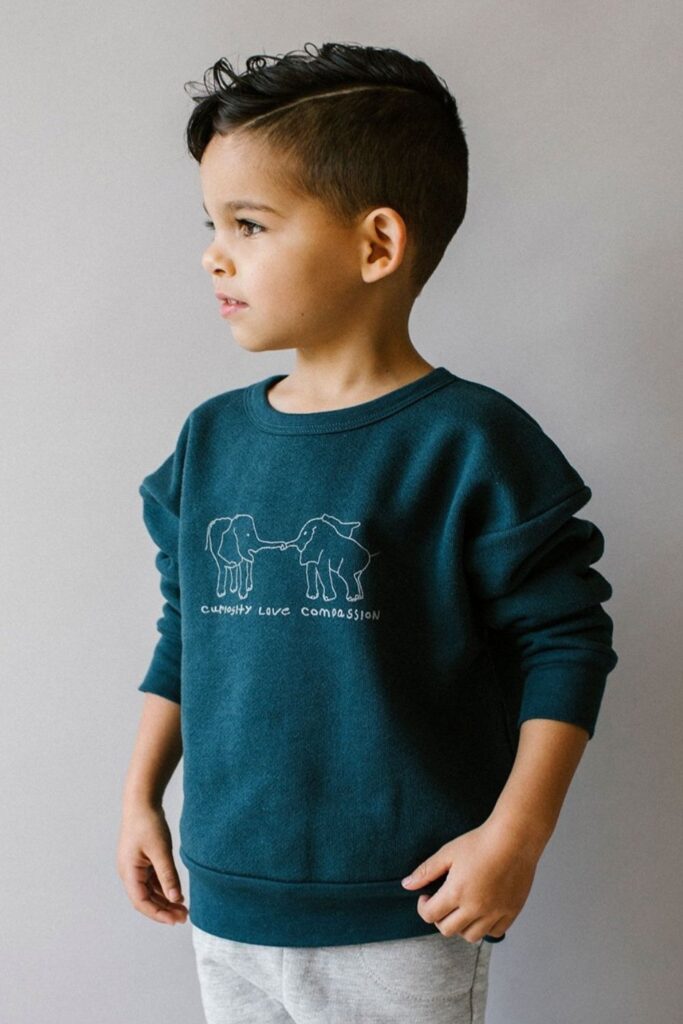 Providing kids with comfortable and safe clothes is a start, but it's even better when those clothes are produced and sold in a way that better supports the planet and the people on it. So who earns straight As in the world of ethical kids clothing? Image by Petit Tembo #ethicalkidsclothing #sustainablejungle