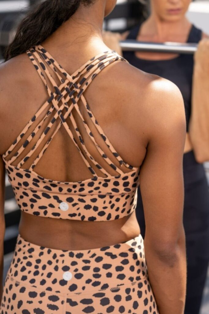 Are you ready to get sweaty and swol with this list of ethical and sustainable activewear?! You can achieve a 5K PR while also learning how to avoid fast fashion… Image by Threads 4 Thought #sustainableactivewear #ethicalactivewear #sustainablejungle