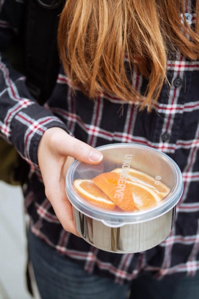 Lunch is served! We have rounded up some of the best eco friendly lunch bags and boxes we could find and are serving them up on a neat little platter just for you. Image by U-Konserve #ecofriendlylunchbags #ecofriendlylunchboxes #sustainablejungle