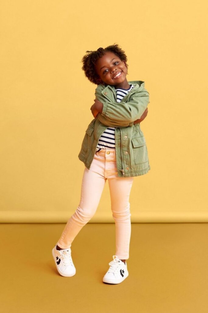 Providing kids with comfortable and safe clothes is a start, but it's even better when those clothes are produced and sold in a way that better supports the planet and the people on it. So who earns straight As in the world of ethical kids clothing? Image by Warp + Weft #ethicalkidsclothing #sustainablejungle