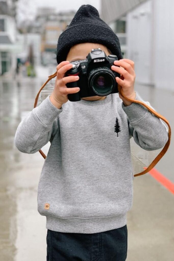 Providing kids with comfortable and safe clothes is a start, but it's even better when those clothes are produced and sold in a way that better supports the planet and the people on it. So who earns straight As in the world of ethical kids clothing? Image by tentree #ethicalkidsclothing #sustainablejungle