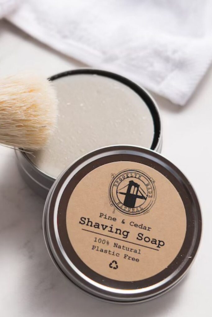 A shaving soap bar is a great way to get a lush lather and a smooth shave—without all the nasty aerosol chemicals and non-recyclable packaging. These shaving soap bar brands are using natural and organic ingredients to get rid of that 5 o’clock shadow. Image by Brooklyn Made Natural #shavingsoapbars #sustainablejungle