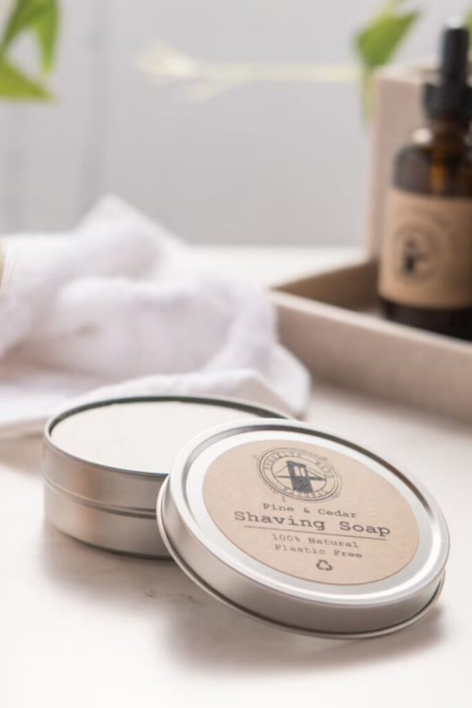 A shaving soap bar is a great way to get a lush lather and a smooth shave—without all the nasty aerosol chemicals and non-recyclable packaging. These shaving soap bar brands are using natural and organic ingredients to get rid of that 5 o’clock shadow. Image by Brooklyn Made Natural #shavingsoapbars #sustainablejungle
