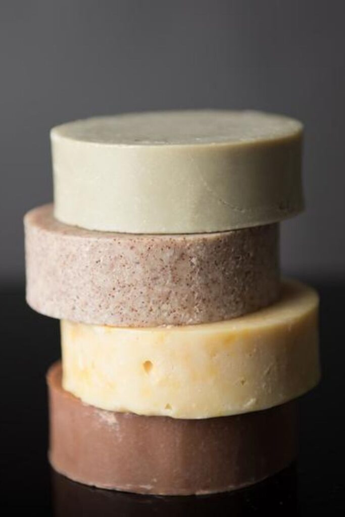 A shaving soap bar is a great way to get a lush lather and a smooth shave—without all the nasty aerosol chemicals and non-recyclable packaging. These shaving soap bar brands are using natural and organic ingredients to get rid of that 5 o’clock shadow. Image by Formulary 55 #shavingsoapbars #sustainablejungle
