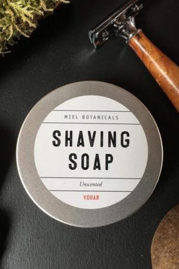 A shaving soap bar is a great way to get a lush lather and a smooth shave—without all the nasty aerosol chemicals and non-recyclable packaging. These shaving soap bar brands are using natural and organic ingredients to get rid of that 5 o’clock shadow. Image by Miel Botanicals #shavingsoapbars #sustainablejungle