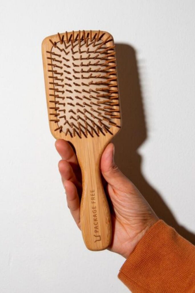 Planet aside, our hair deserves better than plastic hair brushes that damage hair follicles and do a poor job of spreading natural oils. Eco friendly hair brushes to the rescue! Image by Package Free Shop #ecofriendlyhairbrushes #sustainablehairbrushes #sustainablejungle