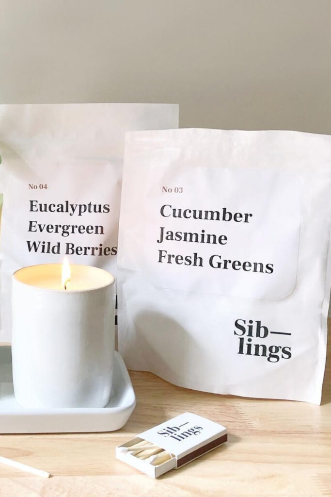 Since it is possible to light up a space or be transported by scent—and do it all without requiring an animal, today, we’re talking about vegan candles specifically! Image by Siblings #vegancandles #sustainablejungle