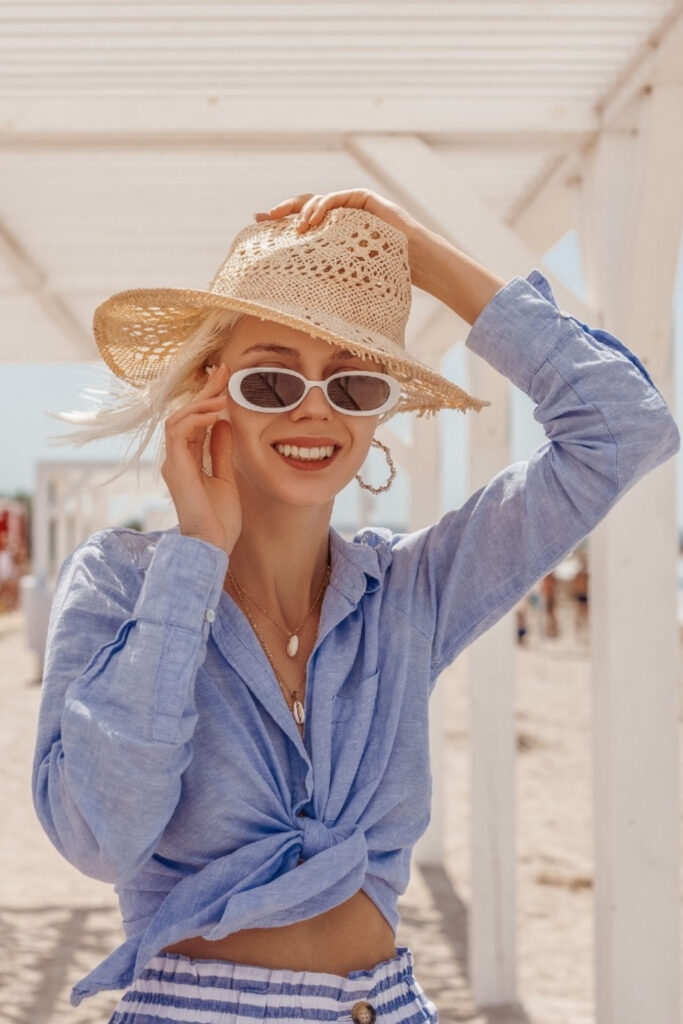Wearing what you already have in your closet is the best thing to do to protect our planet. The next best thing? Buying secondhand clothes, which is now easier than ever thanks to online thrift stores. Image by Swap #onlinethriftstores #secondhandclothingonline #sustainablejungle