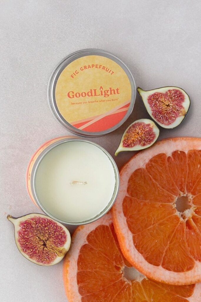 Since it is possible to light up a space or be transported by scent—and do it all without requiring an animal, today, we’re talking about vegan candles specifically! Image by GoodLight Natural Candles #vegancandles #sustainablejungle