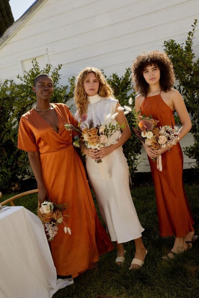 Here comes the bride, all dressed in... an eco friendly and ethical wedding dress! If there’s ever been a day to dress with heart, “the big day” is it... Image by Whimsy And Row #ethicalweddingdresses #ecofriendlyweddingdresses #sustainablejungle