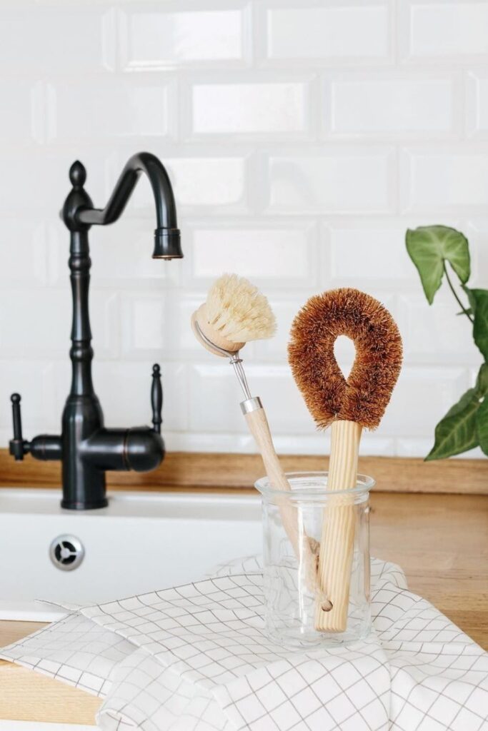 Shopping zero waste stores online is the closest you’ll ever get to ‘responsible retail therapy’. Essential food, gifts, home, and self-care products. You can get all this without plastic packaging. Image by Jungle Culture #zerowasteonlinestores #zerowastestoresonline #zerowastestores #zerowastestore #zerowasteonlineshops #sustainablejungle