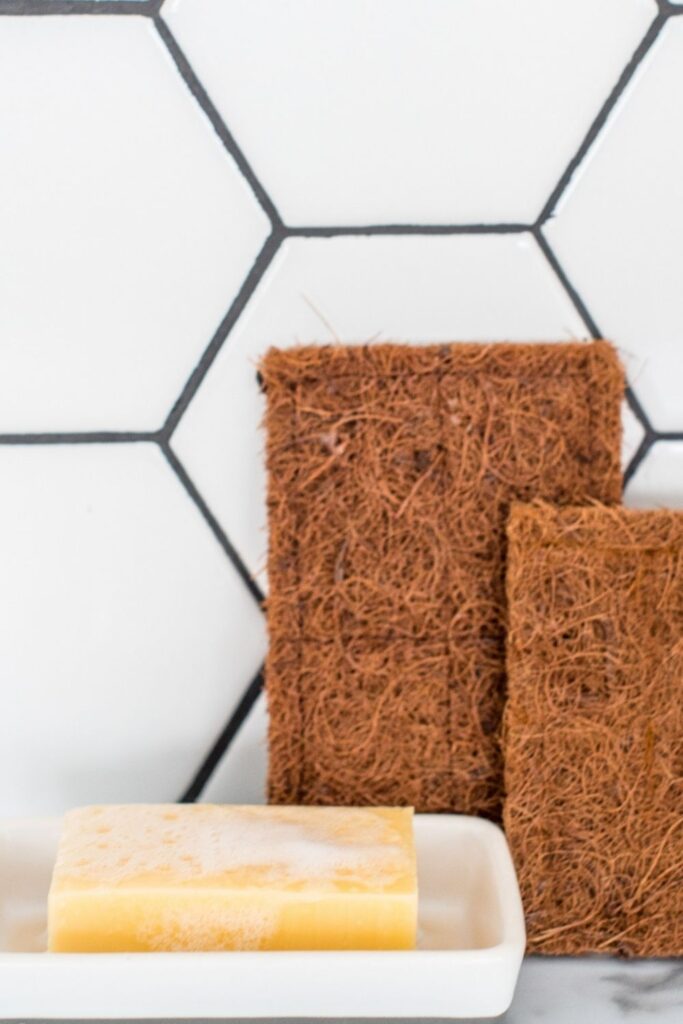 Shopping zero waste stores online is the closest you’ll ever get to ‘responsible retail therapy’. Essential food, gifts, home, and self-care products. You can get all this without plastic packaging. Image by Full Circle Home #zerowasteonlinestores #zerowastestoresonline #zerowastestores #zerowastestore #zerowasteonlineshops #sustainablejungle