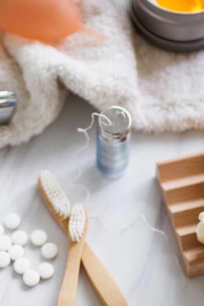 Shopping zero waste stores online is the closest you’ll ever get to ‘responsible retail therapy’. Essential food, gifts, home, and self-care products. You can get all this without plastic packaging. Image by A Drop in the Ocean #zerowasteonlinestores #zerowastestoresonline #zerowastestores #zerowastestore #zerowasteonlineshops #sustainablejungle