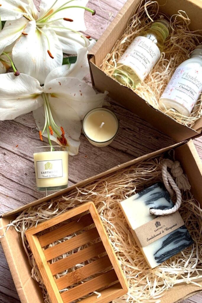 Shopping zero waste stores online is the closest you’ll ever get to ‘responsible retail therapy’. Essential food, gifts, home, and self-care products. You can get all this without plastic packaging. Image by EarthBits #zerowasteonlinestores #zerowastestoresonline #zerowastestores #zerowastestore #zerowasteonlineshops #sustainablejungle