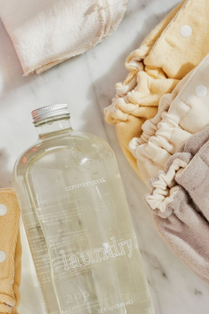 Shopping zero waste stores online is the closest you’ll ever get to ‘responsible retail therapy’. Essential food, gifts, home, and self-care products. You can get all this without plastic packaging. Image by Common Good #zerowasteonlinestores #zerowastestoresonline #zerowastestores #zerowastestore #zerowasteonlineshops #sustainablejungle
