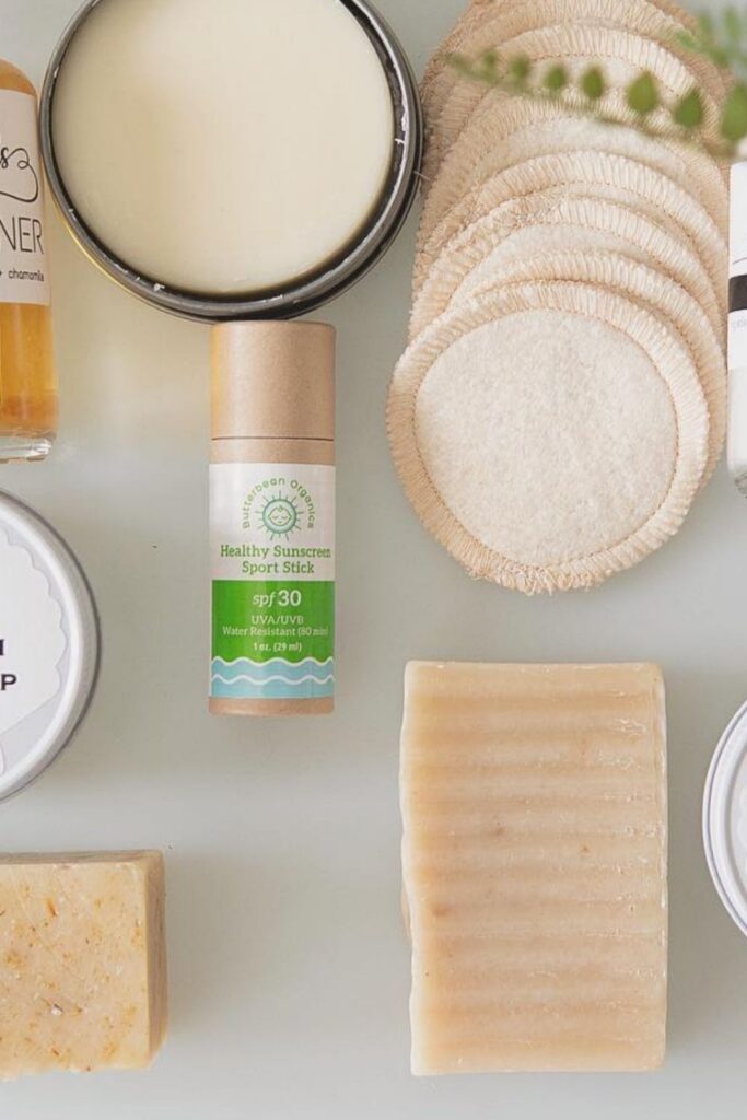 Shopping zero waste stores online is the closest you’ll ever get to ‘responsible retail therapy’. Essential food, gifts, home, and self-care products. You can get all this without plastic packaging. Image by Zerovana #zerowasteonlinestores #zerowastestoresonline #zerowastestores #zerowastestore #zerowasteonlineshops #sustainablejungle