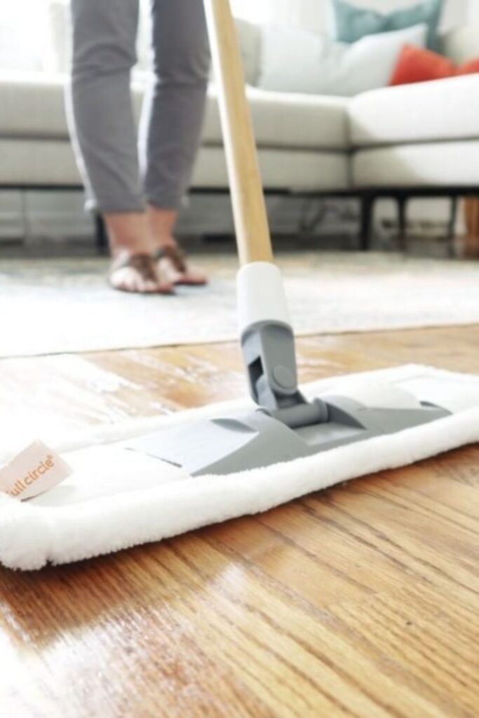 Move over mops; there’s a new tool in town. Eco friendly mops aren’t just better at removing your dirty footprints, they’re also better at reducing your ecological footprints. Image by Full Circle Home #ecofriendlymops #ecomops #zerowastemops