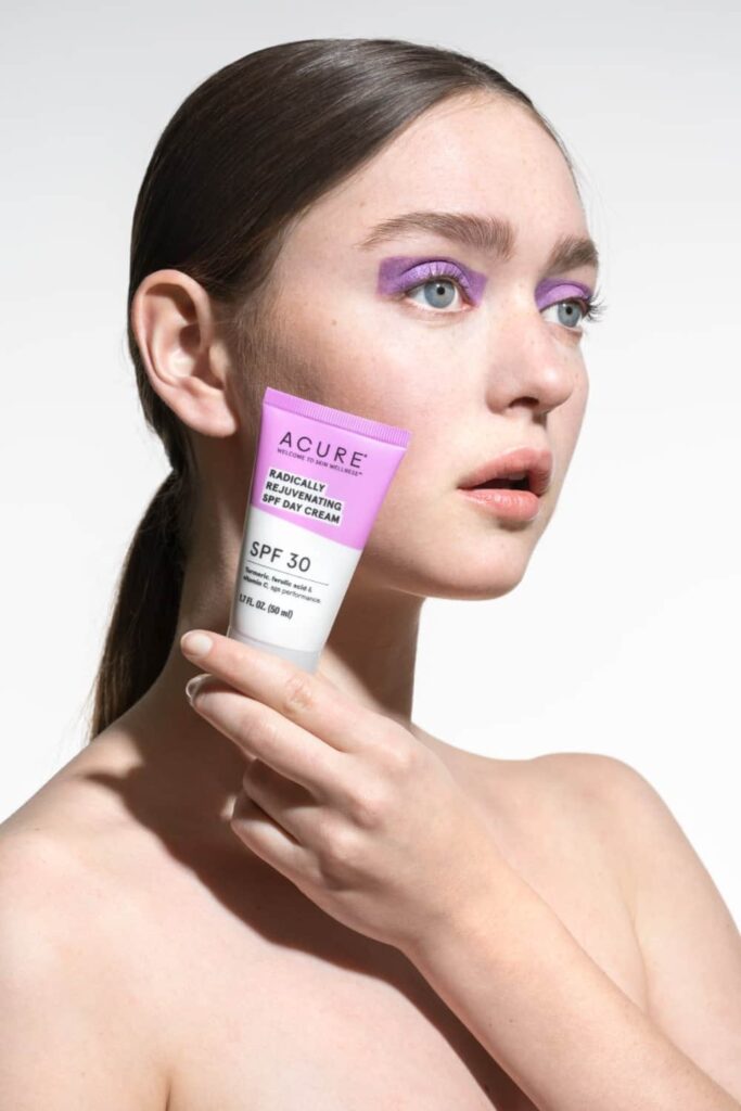 Conventional sunscreen may protect our skin (sort of), but not our animals or our planet. So, we’ve set out to find the cross-section of the best cruelty free sunscreen and vegan sunscreen. Image by Acure #vegansunscreen #bestvegansunscreen #crueltyfreesunscreen #bestcrueltyfreesunscreen #veganfacesunscreen #crueltyfreefacesunscreen #organicvegansunscreen