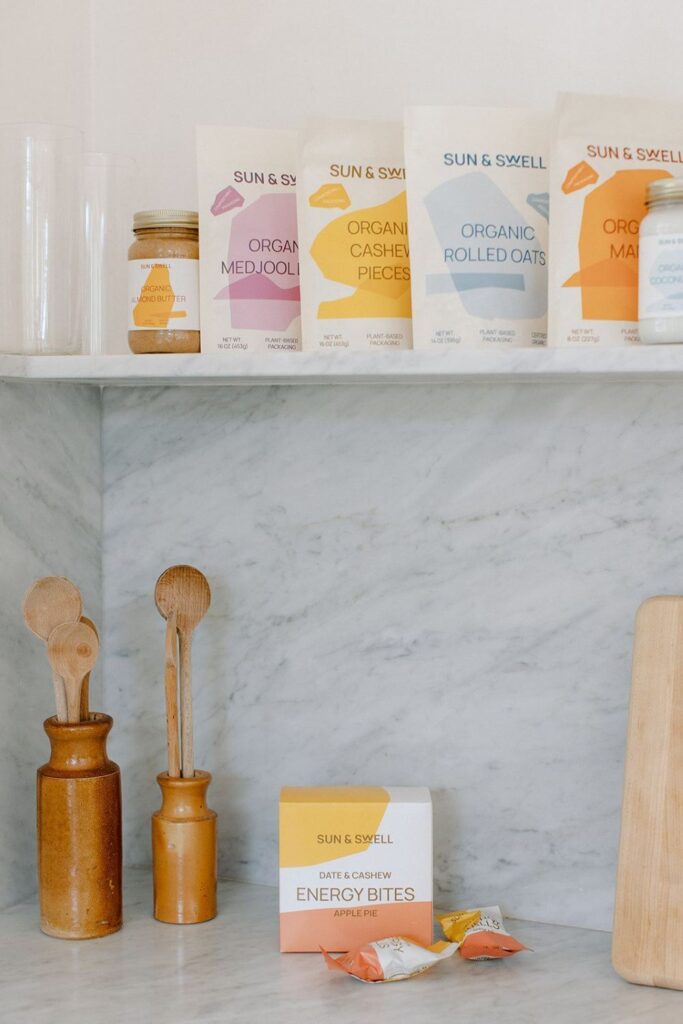 Shopping zero waste stores online is the closest you’ll ever get to ‘responsible retail therapy’. Essential food, gifts, home, and self-care products. You can get all this without plastic packaging. Image by Sun & Swell Foods #zerowasteonlinestores #zerowastestoresonline #zerowastestores #zerowastestore #zerowasteonlineshops #sustainablejungle