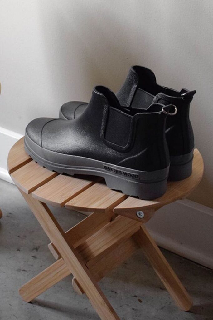 “It’s raining, it’s pouring…” And we want sustainable rain boots that aren’t boring. Image by Baxter Wood #sustainablerainboots #bestsustainablerainboots #sustainablerainbootsforwomen #sustainablerainbootsformen #ecofriendlyrainboots #veganrainboots