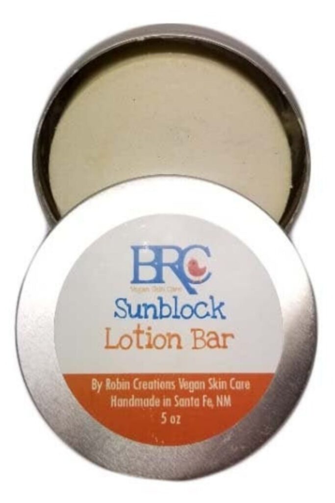 Conventional sunscreen may protect our skin (sort of), but not our animals or our planet. So, we’ve set out to find the cross-section of the best cruelty free sunscreen and vegan sunscreen. Image by By Robin Creations #vegansunscreen #bestvegansunscreen #crueltyfreesunscreen #bestcrueltyfreesunscreen #veganfacesunscreen #crueltyfreefacesunscreen #organicvegansunscreen