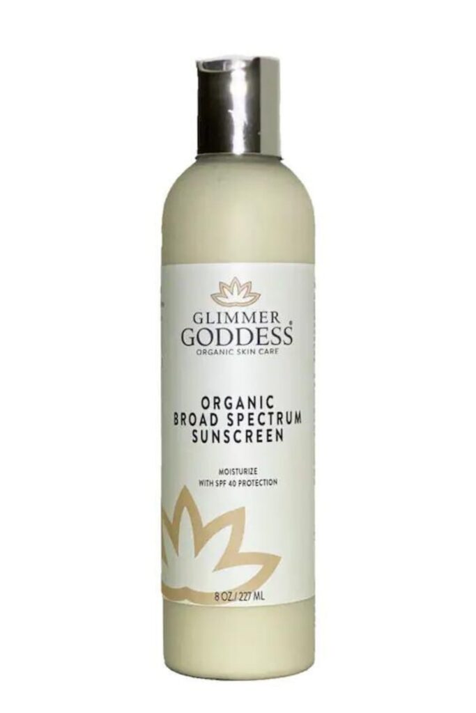 Conventional sunscreen may protect our skin (sort of), but not our animals or our planet. So, we’ve set out to find the cross-section of the best cruelty free sunscreen and vegan sunscreen. Image by Glimmer Goddess #vegansunscreen #bestvegansunscreen #crueltyfreesunscreen #bestcrueltyfreesunscreen #veganfacesunscreen #crueltyfreefacesunscreen #organicvegansunscreen