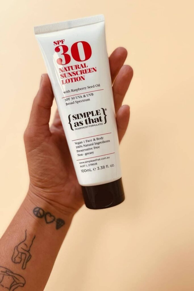 Conventional sunscreen may protect our skin (sort of), but not our animals or our planet. So, we’ve set out to find the cross-section of the best cruelty free sunscreen and vegan sunscreen. Image by Simple As That #vegansunscreen #bestvegansunscreen #crueltyfreesunscreen #bestcrueltyfreesunscreen #veganfacesunscreen #crueltyfreefacesunscreen #organicvegansunscreen
