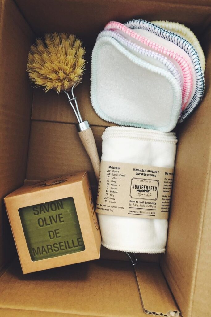 Shopping at zero waste online stores is the closest you’ll ever get to ‘responsible retail therapy’. Essential food, gifts, home, and self-care products. You can get all this without plastic packaging. Image by Tiny Yellow Bungalow #zerowasteonlinestores #zerowastestoresonline #zerowastestores #zerowastestore #zerowasteonlineshops #sustainablejungle