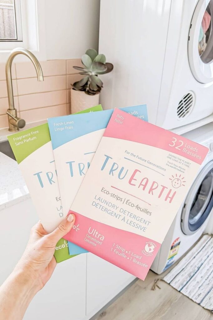 Imagine this: tossing in your laundry along with some laundry detergent sheets and hitting “Start”. No measuring. No liquid. No plastic bottle. Image by Tru Earth #laundrydetergentsheets #ecofriendlylaundrydetergent #sustainablejungle