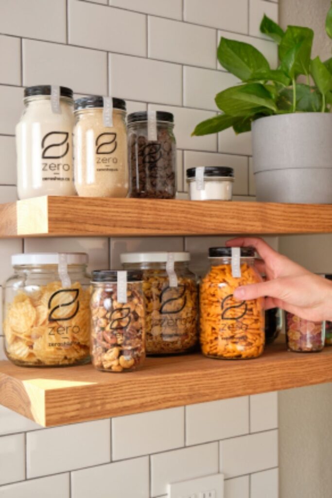 Shopping zero waste stores online is the closest you’ll ever get to ‘responsible retail therapy’. Essential food, gifts, home, and self-care products. You can get all this without plastic packaging. Image by Zero Grocery #zerowasteonlinestores #zerowastestoresonline #zerowastestores #zerowastestore #zerowasteonlineshops #sustainablejungle