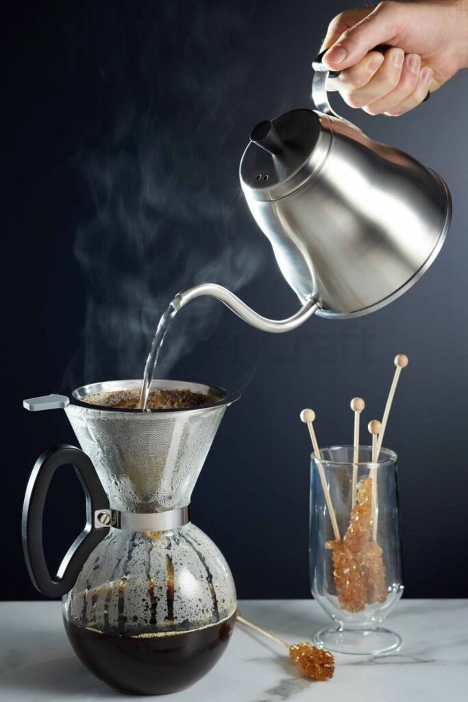 It’s high (tea) time we pay more attention to our environment and switch to alternatives like eco kettles. Image by KitchenCraft #ecokettles #ecofriendlyteakettles #sustainablejungle