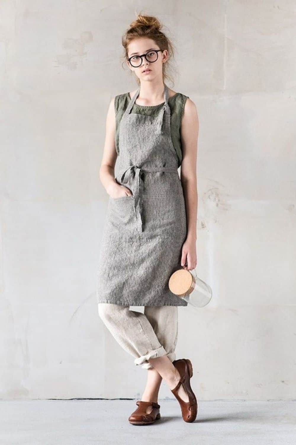 Let’s make like bread and rise toward a more conscious kitchen with eco friendly aprons… Image by Not PERFECT LINEN #ecofriendlyaprons #bestecofriendlyaprons #ecofriendlycookingaprons #ecofriendlyapronswithpockets #organicaprons #bestorganicaprons #sustainablejungle