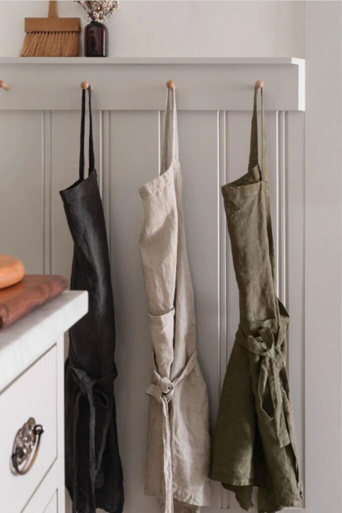 Let’s make like bread and rise toward a more conscious kitchen with eco friendly aprons… Image by The Citizenry #ecofriendlyaprons #bestecofriendlyaprons #ecofriendlycookingaprons #ecofriendlyapronswithpockets #organicaprons #bestorganicaprons #sustainablejungle