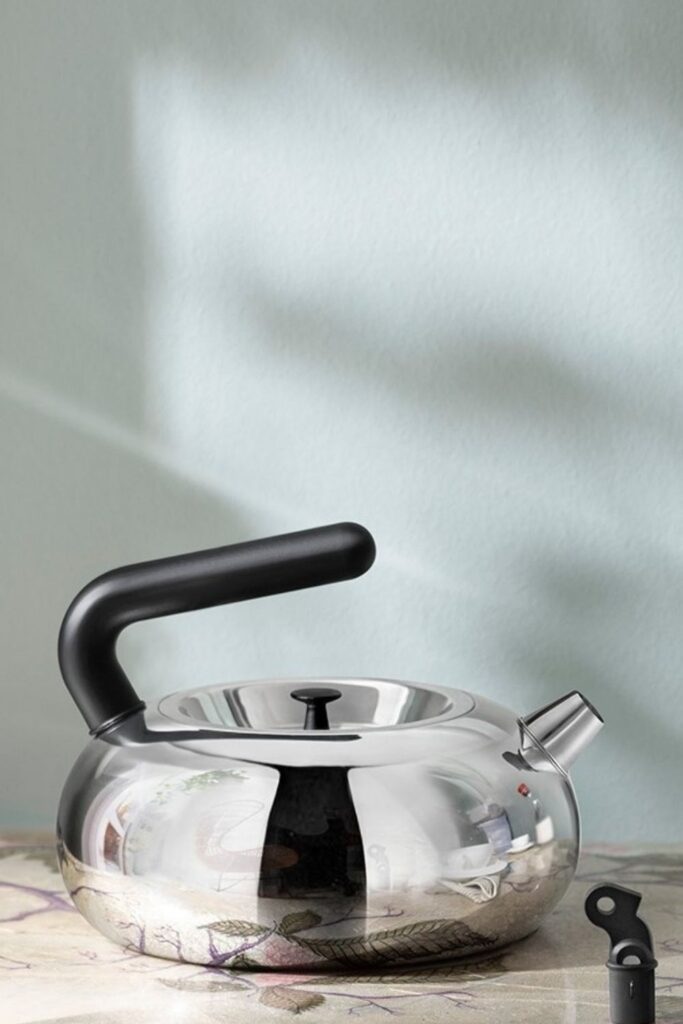 It’s high (tea) time we pay more attention to our environment and switch to alternatives like eco kettles. Image by Alessi #ecokettles #ecofriendlyteakettles #sustainablejungle
