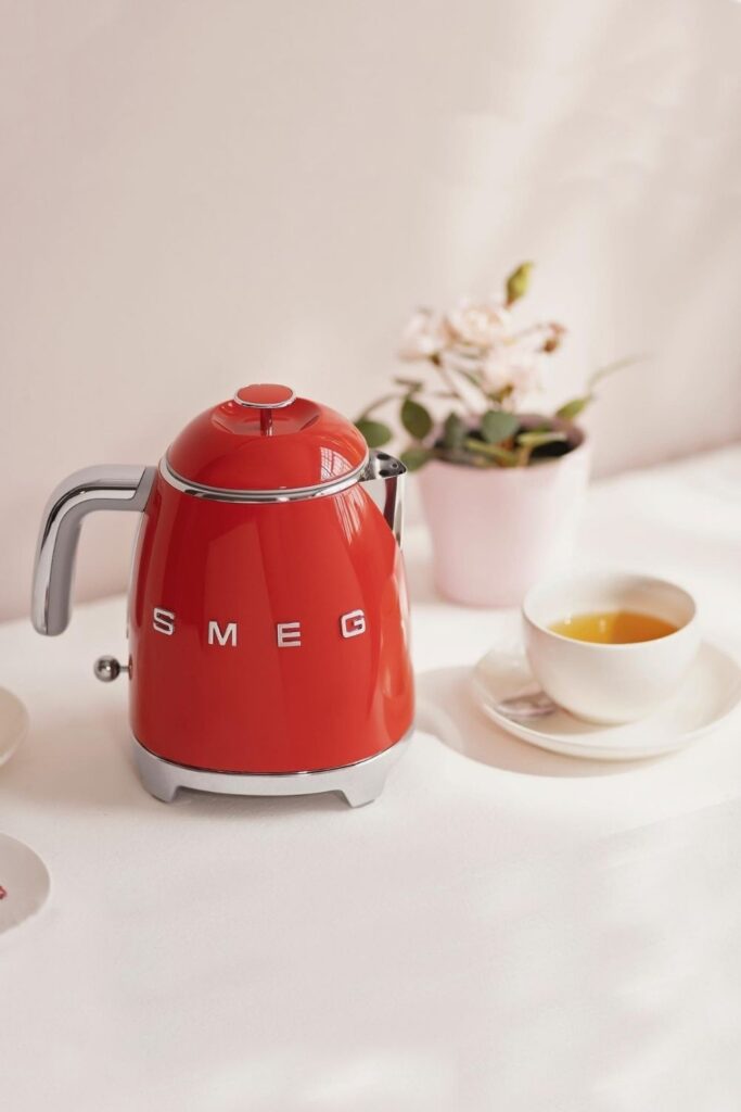 It’s high (tea) time we pay more attention to our environment and switch to alternatives like eco kettles. Image by SMEG #ecokettles #ecofriendlyteakettles #sustainablejungle