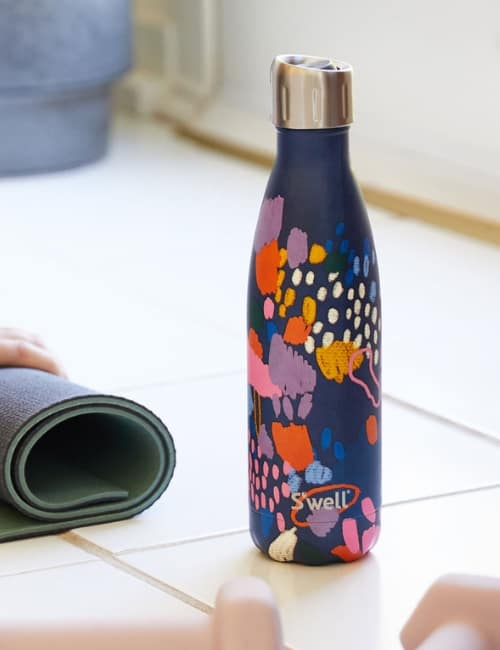 7 Eco-Friendly Water Bottles To Make Each Sip Sustainable Image by S'well#ecofriendlywaterbottles #ecofriendlystainlesssteelwaterbottles #ecofriendlyreusablewaterbottles #sustainablewaterbottles #sustainableglasswaterbottles #ecofriendlybottles #sustainablejungle