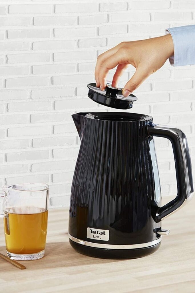 It’s high (tea) time we pay more attention to our environment and switch to alternatives like eco kettles. Image by Tefal #ecokettles #ecofriendlyteakettles #sustainablejungle