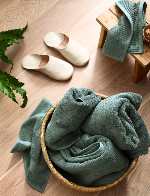 7 Best Organic Towels For A Clean & Conscious Bath Images by Boll & Branch #organictowels #bestorganictowels #organiccottontowels #organicbathtowels #bestorganicbathtowels #bestorganiccottonbathtowels #sustainablejungle