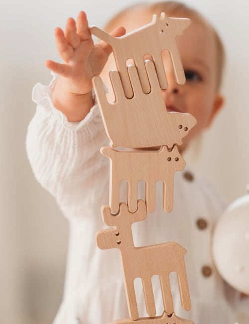 We can’t tell you how to parent but we can help you with your eco-guilt! These eco friendly toy brands will give your child the best… Image by Lis Lis Toys #ecofriendlytoys #bestecofriendlytoys #ecofriendlytoybrands #ecofriendlybabytoys #ecofriendlykidstoys #sustainabletoys #bestsustainabletoys #sustainabletoybrands #sustainablechildrenstoys #sustainablejungle